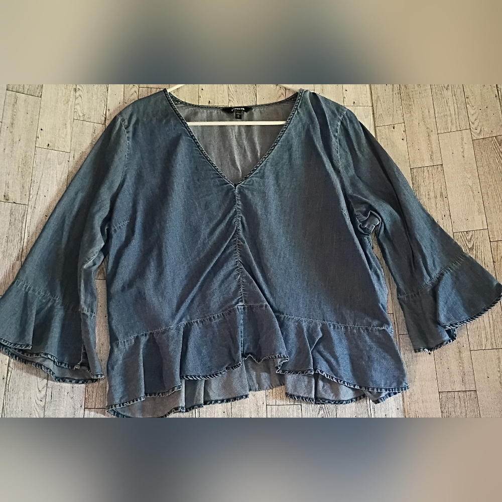 Express Denim Ruffle Trim V-Neck 3/4 Sleeve Crop Top Women's Size XL EUC